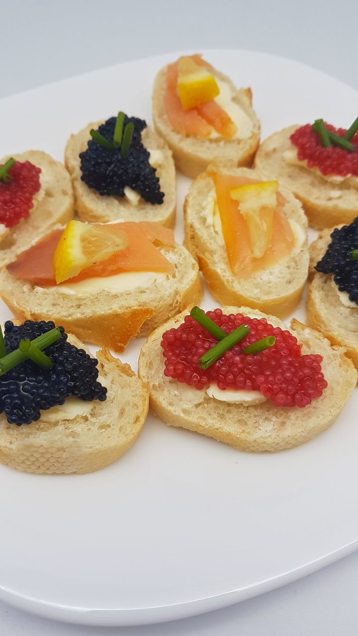 CLOSE-UP OF DESSERT IN PLATE