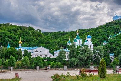 The holy mountains lavra of the holy dormition in svyatogorsk or sviatohirsk, ukraine