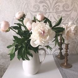 Close-up of white flowers in vase on table