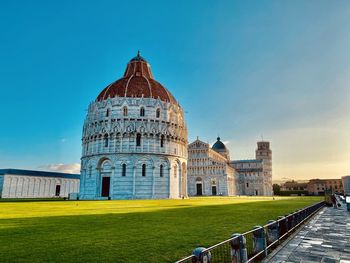 Pisa, piazza dei miracoli.