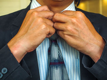 Midsection of man
