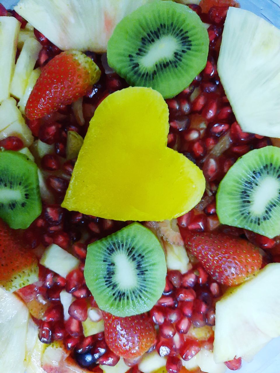 kiwifruit, fruit, kiwi, healthy eating, food and drink, food, berry, strawberry, wellbeing, freshness, slice, produce, variation, fruit salad, no people, dish, indoors, still life, dessert, meal, close-up, tropical fruit, high angle view, multi colored, banana, sweet food, directly above, salad, berries