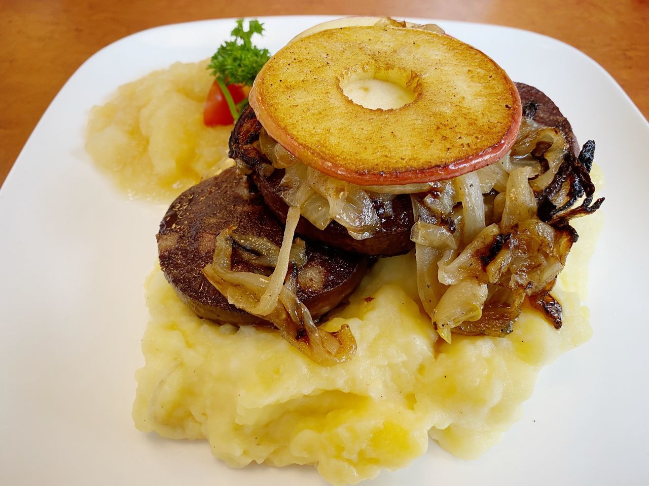 HIGH ANGLE VIEW OF FOOD SERVED ON PLATE