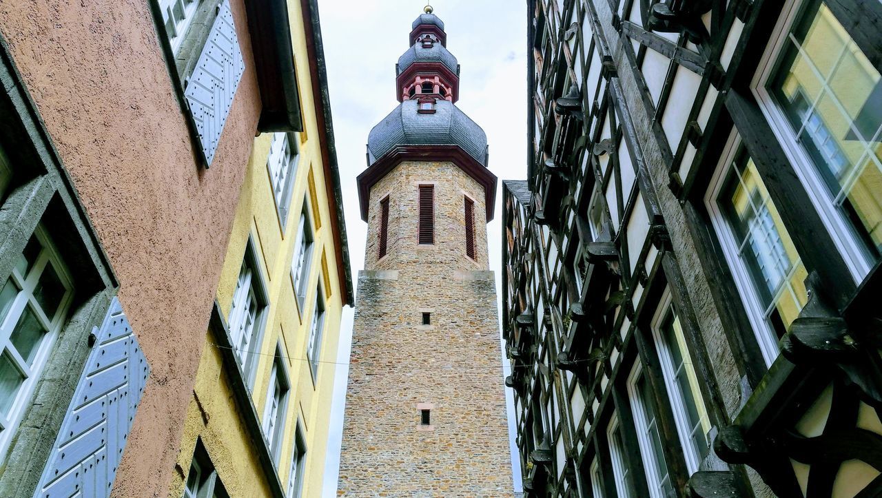 LOW ANGLE VIEW OF CATHEDRAL AGAINST SKY