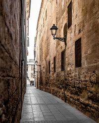 Narrow street between buildings
