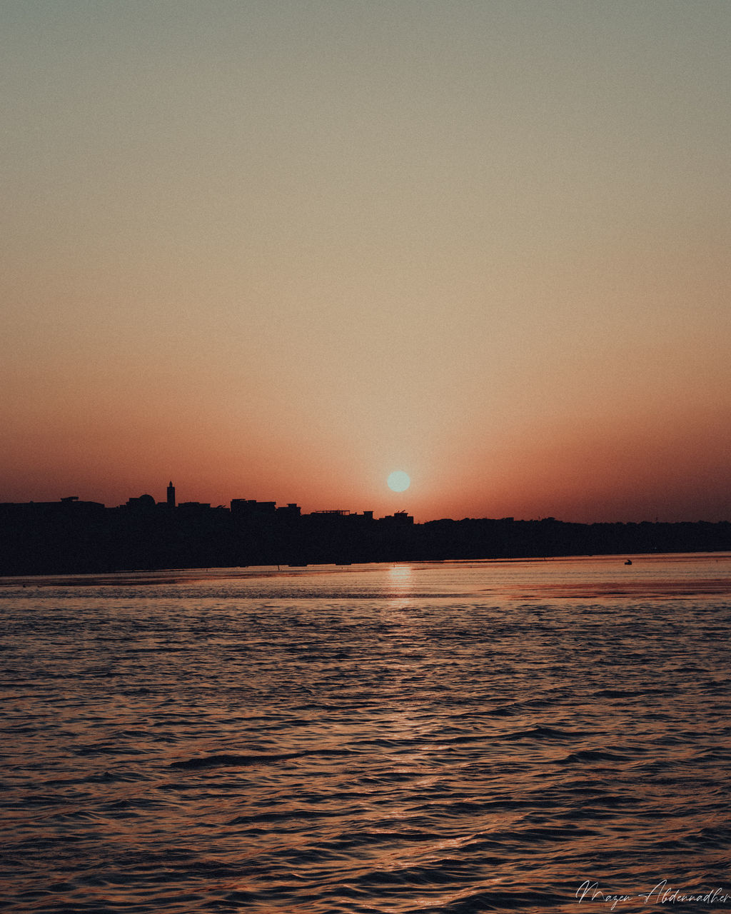 SCENIC VIEW OF SEA AGAINST SKY AT SUNSET