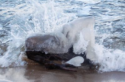 Waves splashing in sea