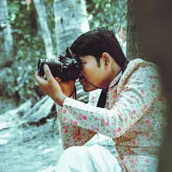 Men photographing with dslr on his own wedding ceremony