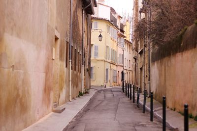 Narrow alley in alley