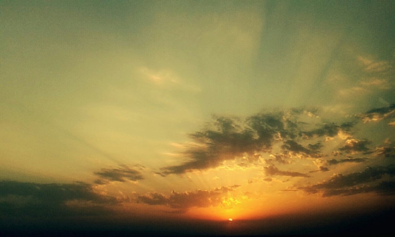 sunset, beauty in nature, sun, scenics, tranquil scene, orange color, sky, tranquility, nature, idyllic, silhouette, cloud - sky, sunlight, dramatic sky, majestic, sunbeam, outdoors, cloud, no people, back lit