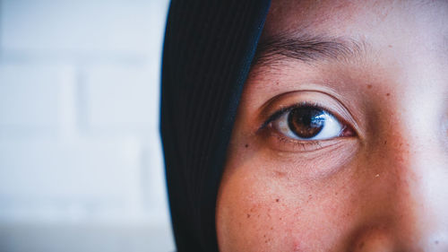 Close-up portrait of young woman