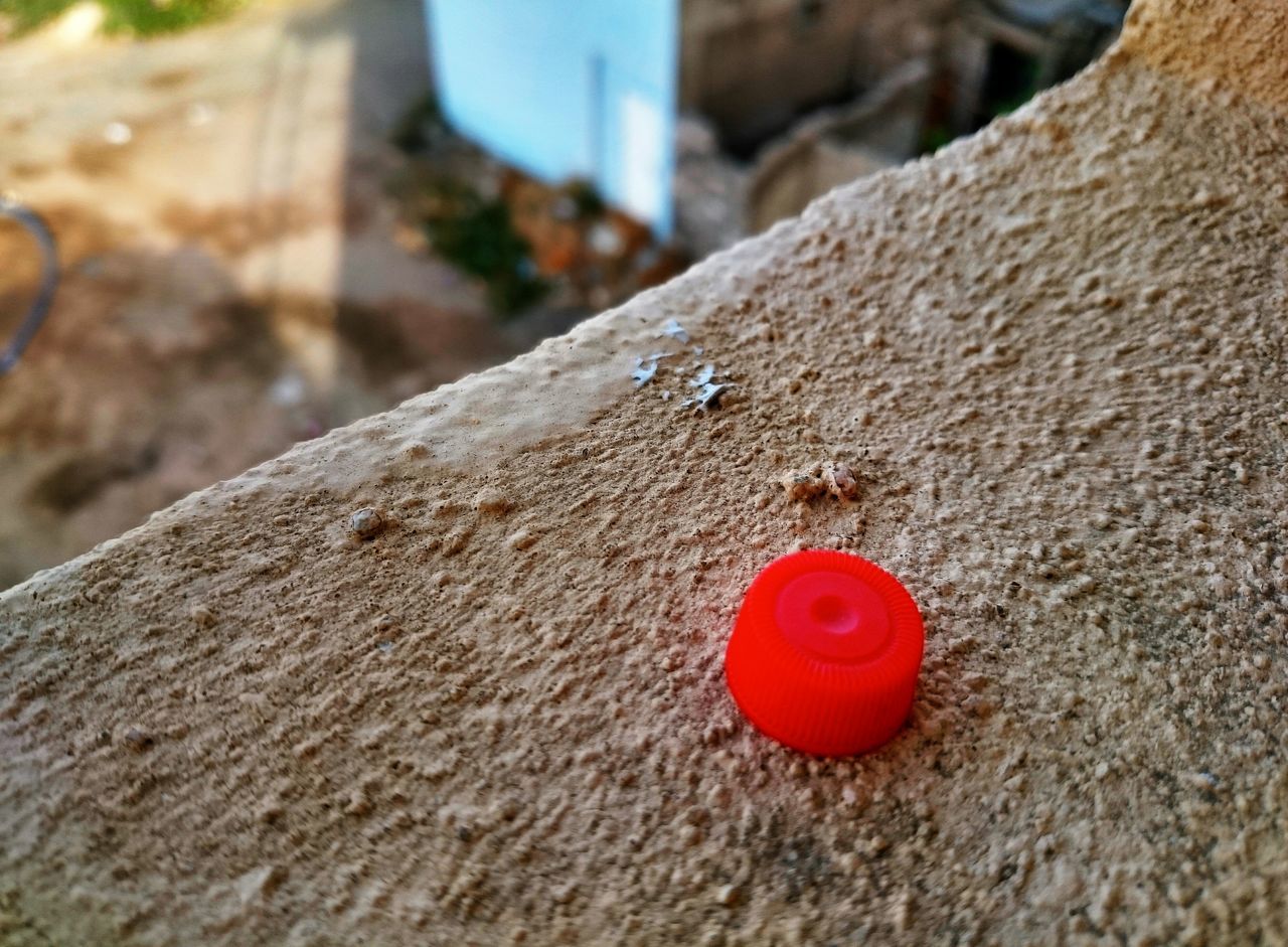 red, close-up, focus on foreground, textured, selective focus, day, rough, wood - material, weathered, no people, still life, outdoors, sunlight, brown, rusty, wood, single object, wooden, old, damaged