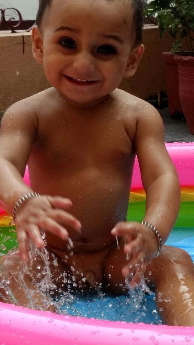 PORTRAIT OF SMILING GIRL IN WATER
