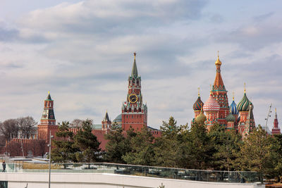 Panoramic view of moscow kremlin with spassky tower and saint basil's cathedral in center city 