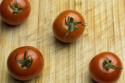 High angle view of fresh tomatoes on cutting board