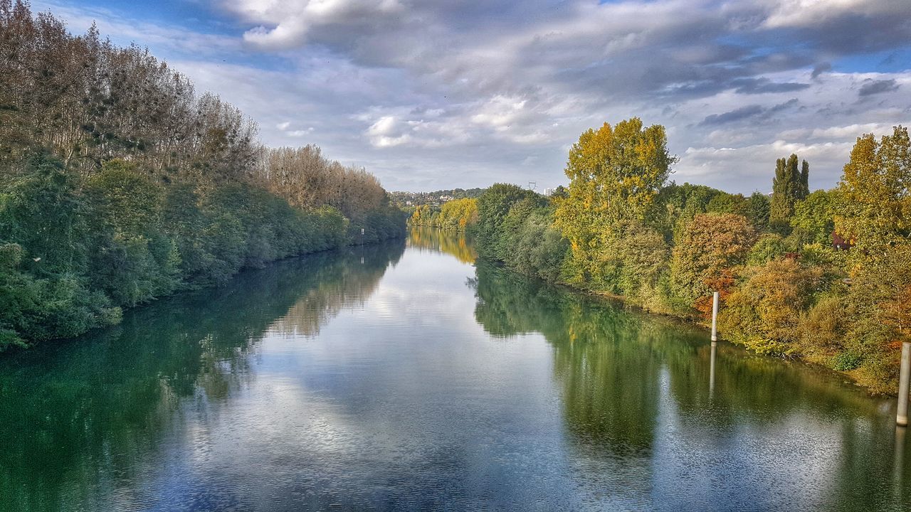 water, reflection, tree, nature, sky, lake, beauty in nature, no people, outdoors, tranquility, growth, scenics, day, tranquil scene, cloud - sky, grass