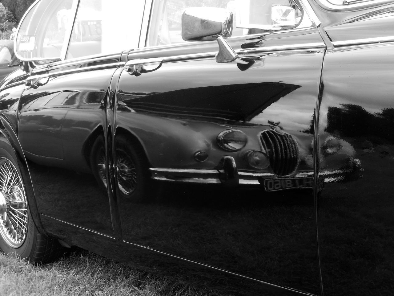 CLOSE-UP OF VINTAGE CAR ON ROAD