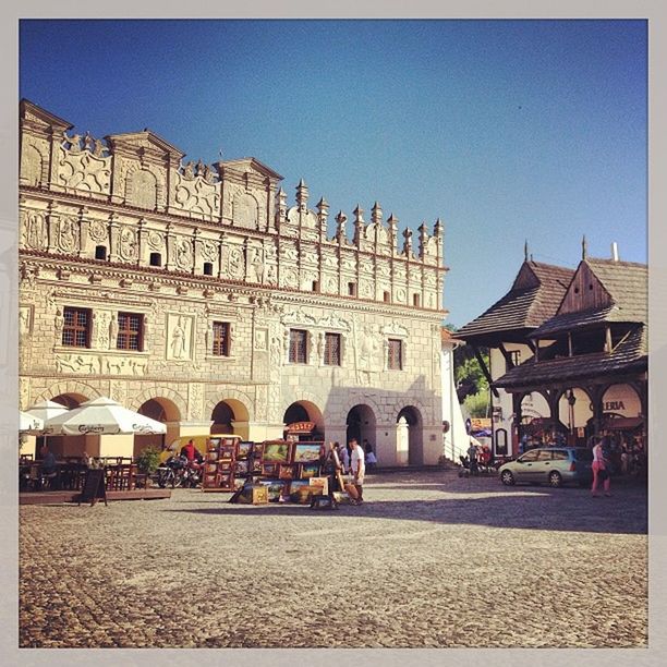 architecture, building exterior, built structure, large group of people, person, men, clear sky, lifestyles, arch, leisure activity, transfer print, city, cobblestone, city life, mixed age range, walking, street, tourism, travel destinations