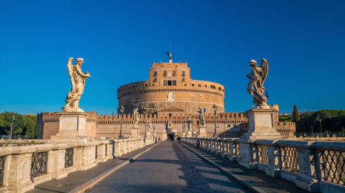 Statue of historic building against blue sky