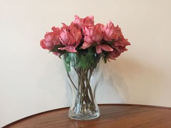 Close-up of pink roses in vase on table