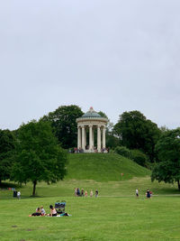 Monopter surrounded by people in a munich park