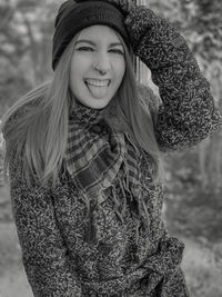 Portrait of a smiling young woman wearing hat