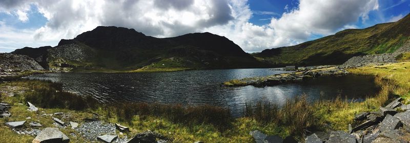 Panoramic view of lake and mountains against sky