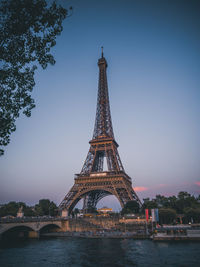 Eiffel tower and river against sky