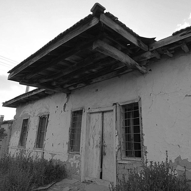 architecture, built structure, building exterior, old, low angle view, history, religion, window, place of worship, church, house, exterior, abandoned, spirituality, clear sky, facade, sky, damaged, day