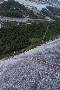 Man rock climbing and swinging around with exposed view squamish chief