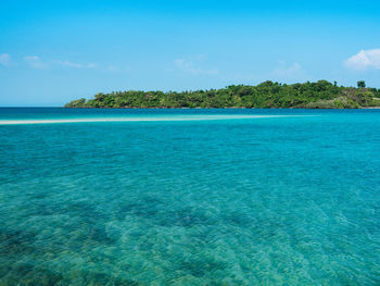 Scenic view of koh kham island's sand bar and clear turquoise sea with coral reef. trat, thailand.