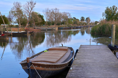 Different fishing boats used in the lagoon of valencia