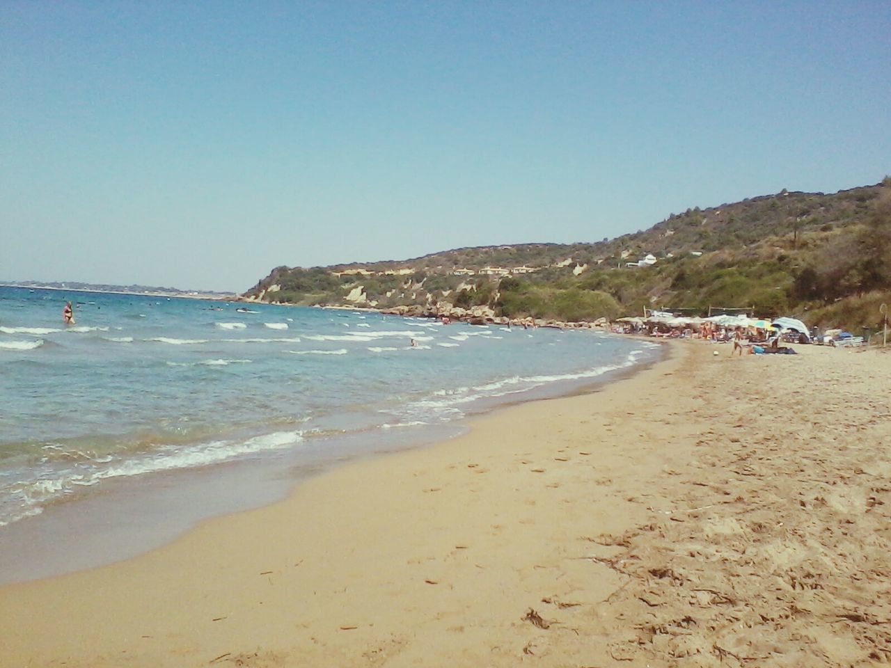 beach, sand, sea, water, shore, clear sky, tranquil scene, scenics, tranquility, blue, copy space, beauty in nature, coastline, incidental people, mountain, nature, vacations, horizon over water, day, summer