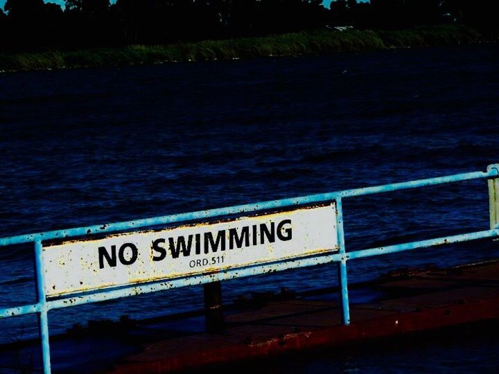 INFORMATION SIGN ON SEA