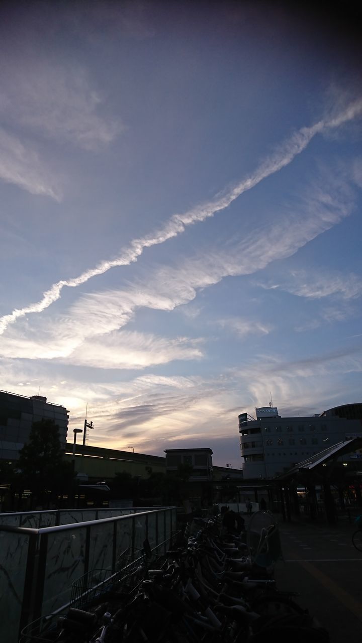 HIGH ANGLE VIEW OF BUILDINGS AGAINST SKY