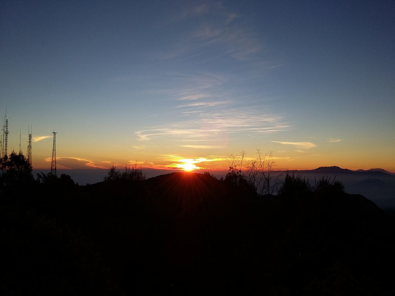 SCENIC VIEW OF SILHOUETTE MOUNTAINS AGAINST SKY AT SUNSET