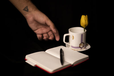 Close-up of hand holding coffee cup