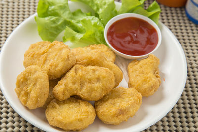 Close-up of deep fried food with dip in plate