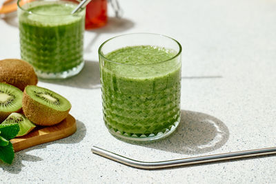 Green smoothie with kiwi fruit in the glasses. healthy organic drink. nutrition and alkaline diet. 