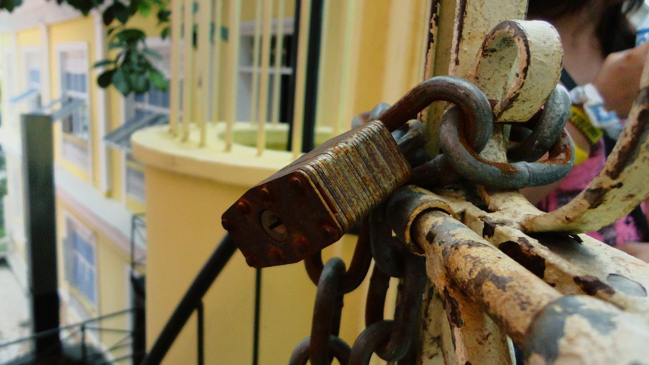 metal, rusty, metallic, focus on foreground, close-up, chain, old, security, protection, safety, lock, padlock, deterioration, day, weathered, outdoors, strength, no people, built structure, run-down