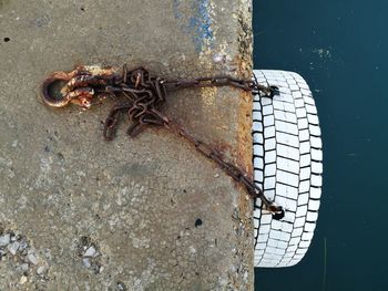 Close-up of rope tied on metal