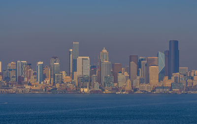 The seattle skyline is blanketed with smoke form wildfires.