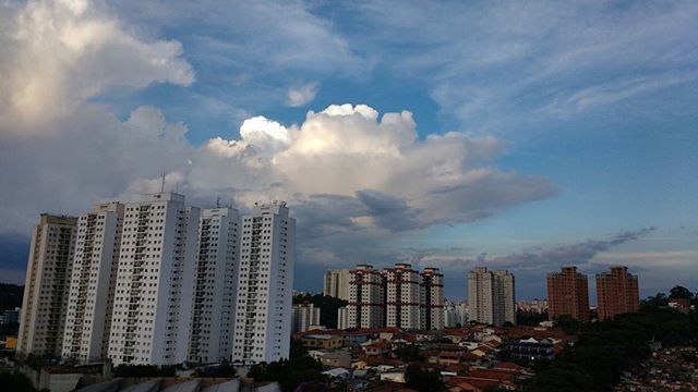 building exterior, architecture, built structure, city, sky, skyscraper, cloud - sky, modern, cityscape, tall - high, office building, cloudy, tower, urban skyline, building, cloud, city life, financial district, development, day