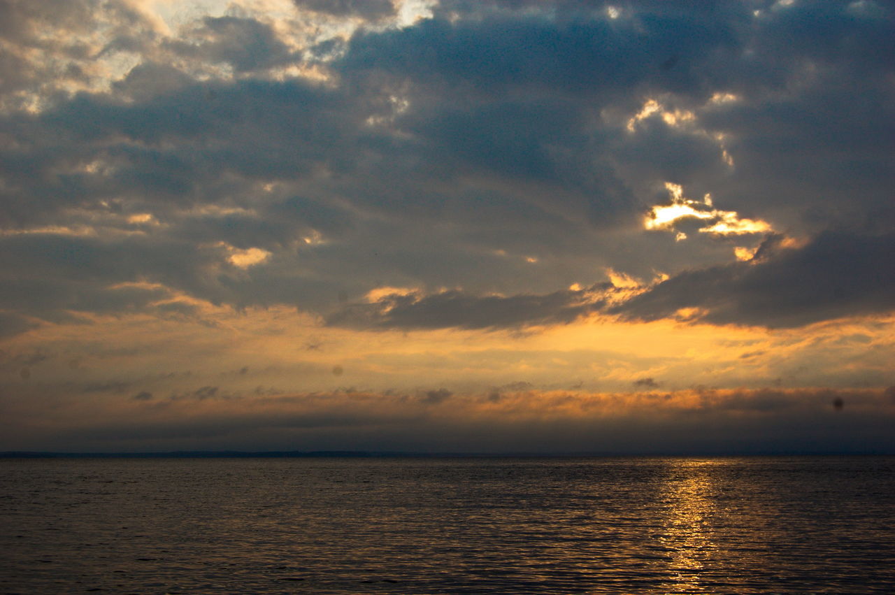 SCENIC VIEW OF SEA AGAINST SUNSET SKY