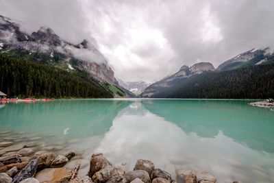 Panoramic view of lake and mountains against sky