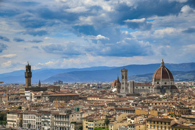Beautiful panoramic view of florence, sunny day with blue sky and clouds italian panorama in tuscany