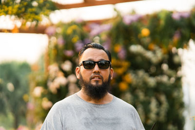 Portrait of young man wearing sunglasses