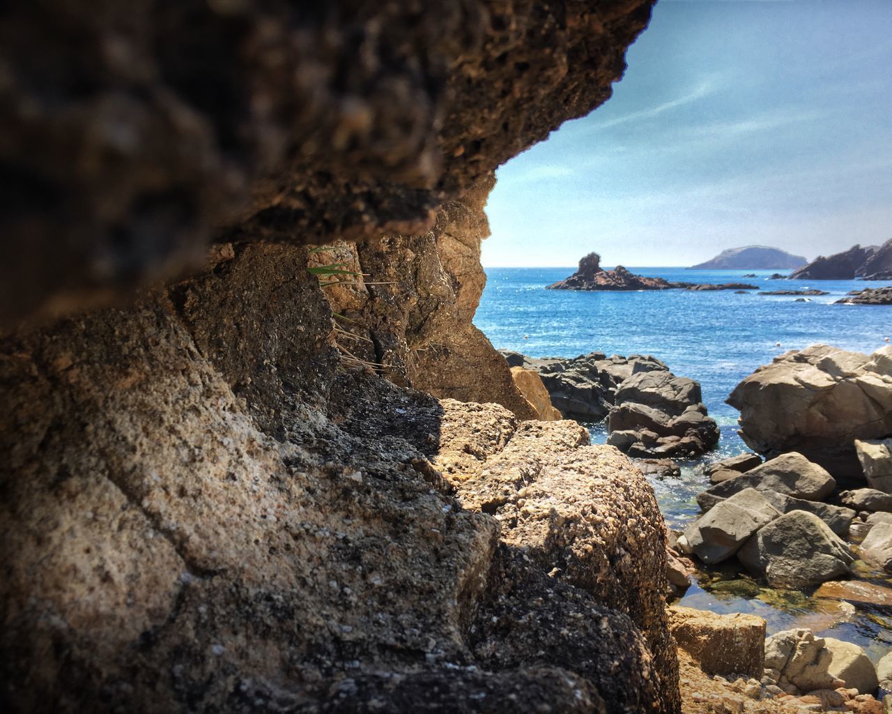 ROCKS ON SHORE AT SEA