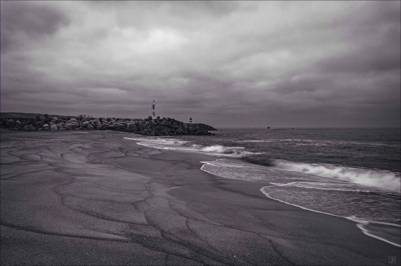 sea, water, sky, beach, horizon over water, cloud - sky, shore, wave, scenics, cloudy, surf, beauty in nature, tranquil scene, tranquility, nature, weather, sand, overcast, coastline, cloud