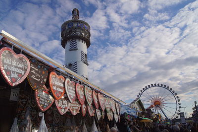 Gingerbread hearts and ferris wheel at oktoberfest